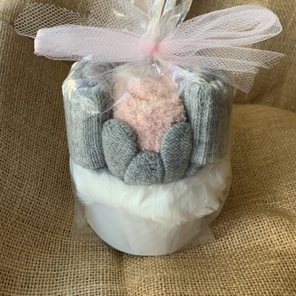 Gift Set - Fuzzy Socks, Gloves & Scrunchie - Picture 7 of 7